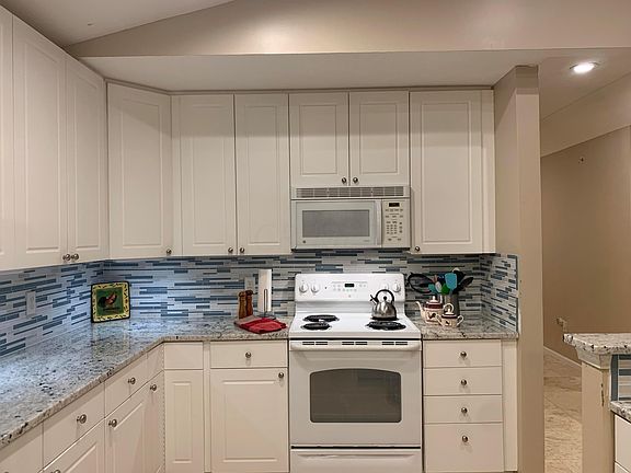 3rd image of 7714 Essex Gate Dr S