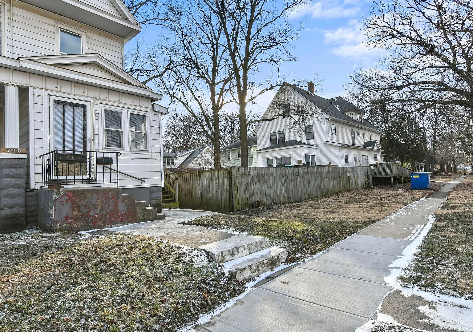 720 W Edwards — Photo 4