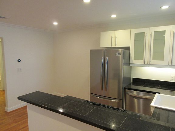 3rd image of 102 W 12th St APT 5