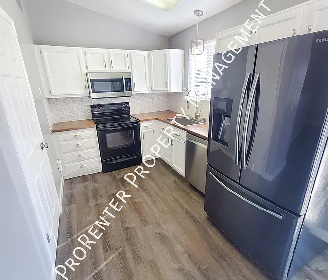 4252 Midland Dr — Photo 6