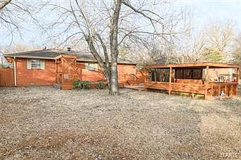 3rd image of 830 Oakhill Rd