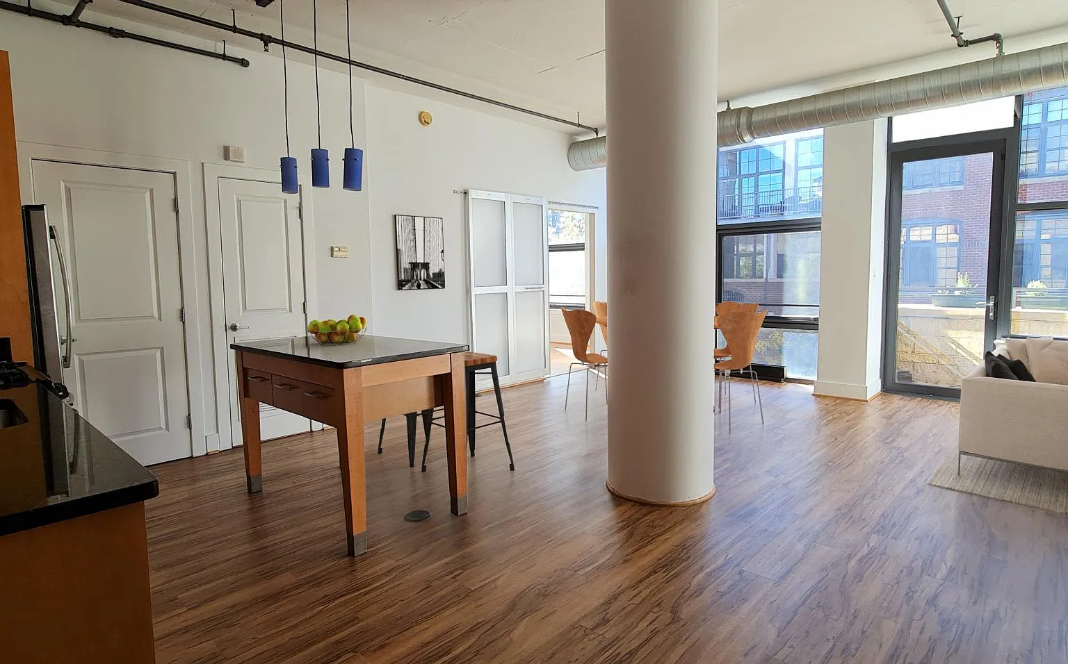 2 bed, 1000 sqft, $3,950 — Photo 4