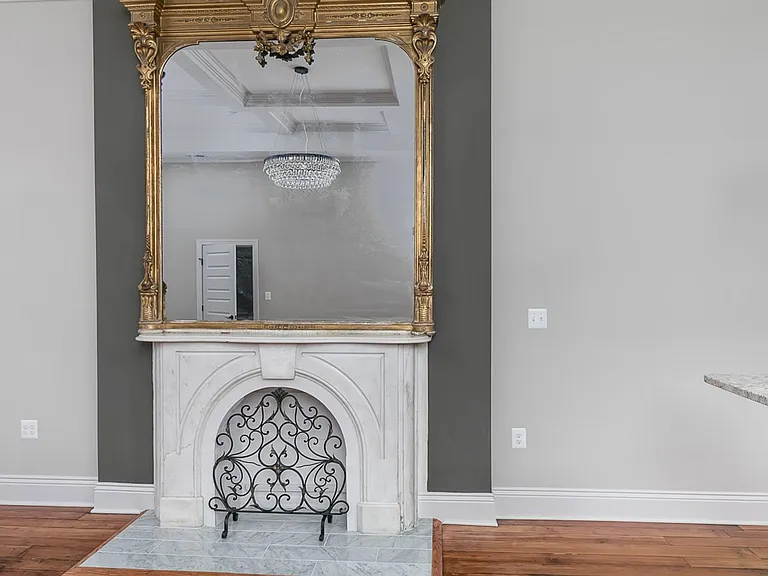 814 Cathedral St — Photo 49