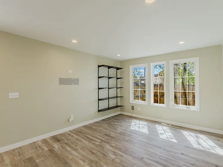 4001 E Cornell Ave — Photo 5