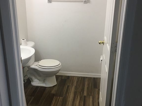 3rd image of 1435 Lyonshire Dr