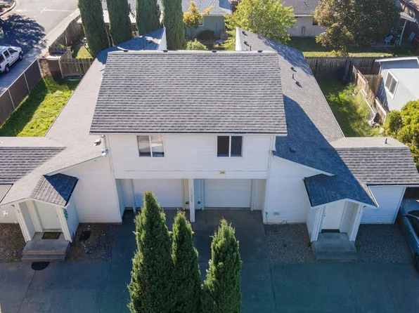1086 Rainwood Ln, Grants Pass, OR 97527