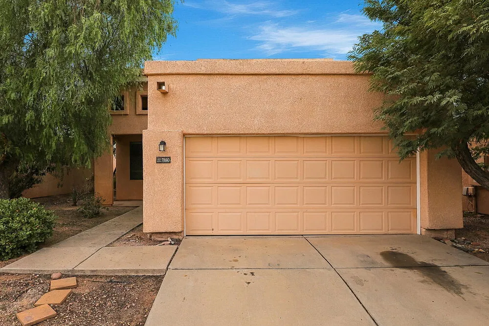 4 bed, 3.0 bath, 1904 sqft, $2,030 — Photo 1