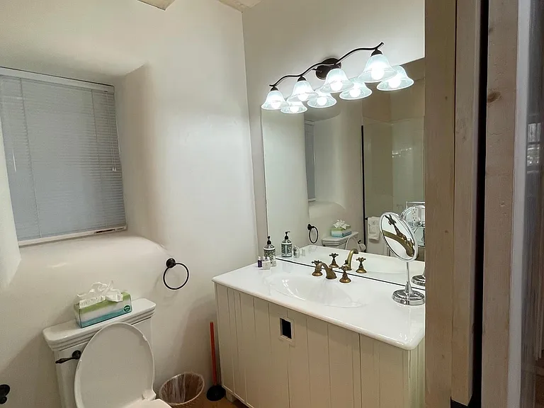 403 E Alameda St — Photo 8