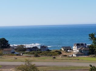 26 Bambi Dr, Whitethorn, CA 95589