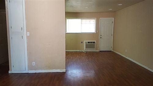 5th image of 14560 Walnut Ave #B