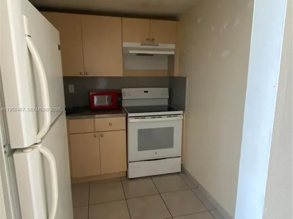 606 W 81st St APT 307, Hialeah, FL 33014