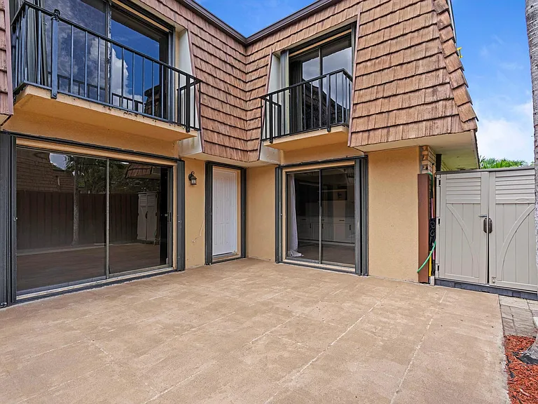 1405 14th Ln — Photo 2