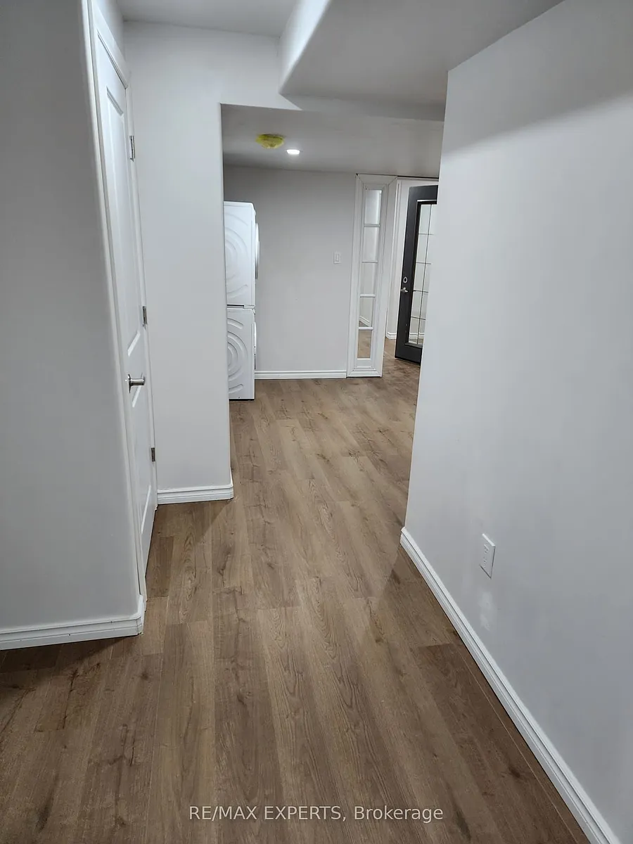 Building Photo - 2421 Seven Oaks Rdg #BASEMENT