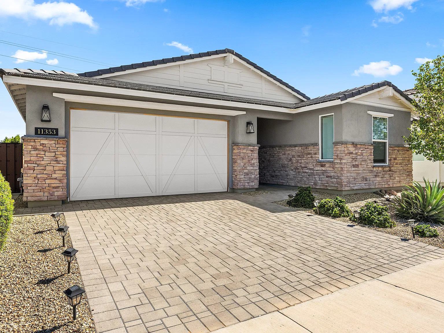 3 bed, 2.5 bath, 2001 sqft, $3,295 — Photo 2