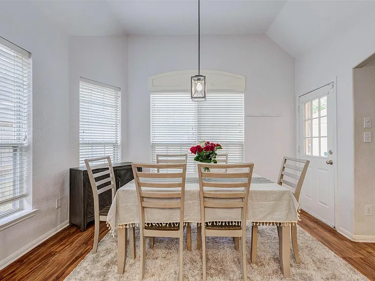 1606 Barrington Hills Ln — Photo 17