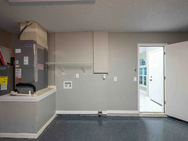 6920 Playpark Trl — Photo 42