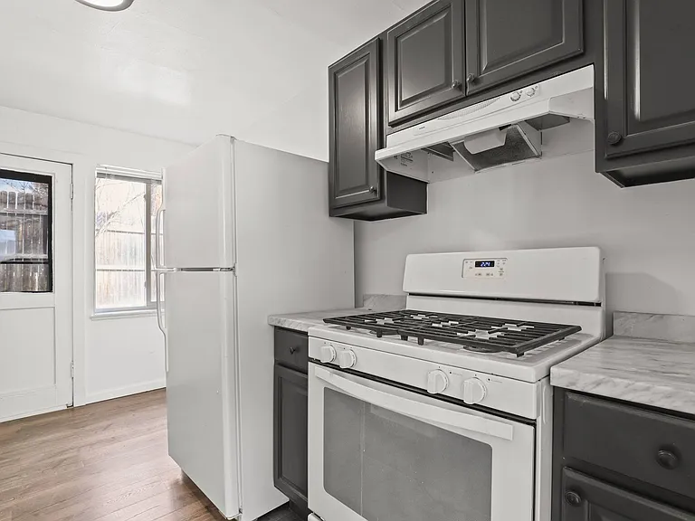 1, 2, and 3 Bed Townhome Style Homes Close to Sloan's Lake, Panorama Park!! — Photo 11