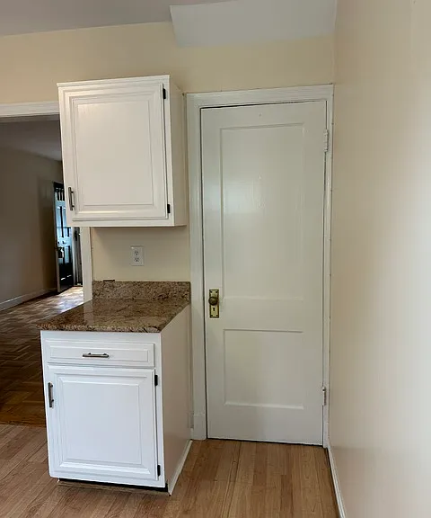 Door to in unit stackable washer/dryer