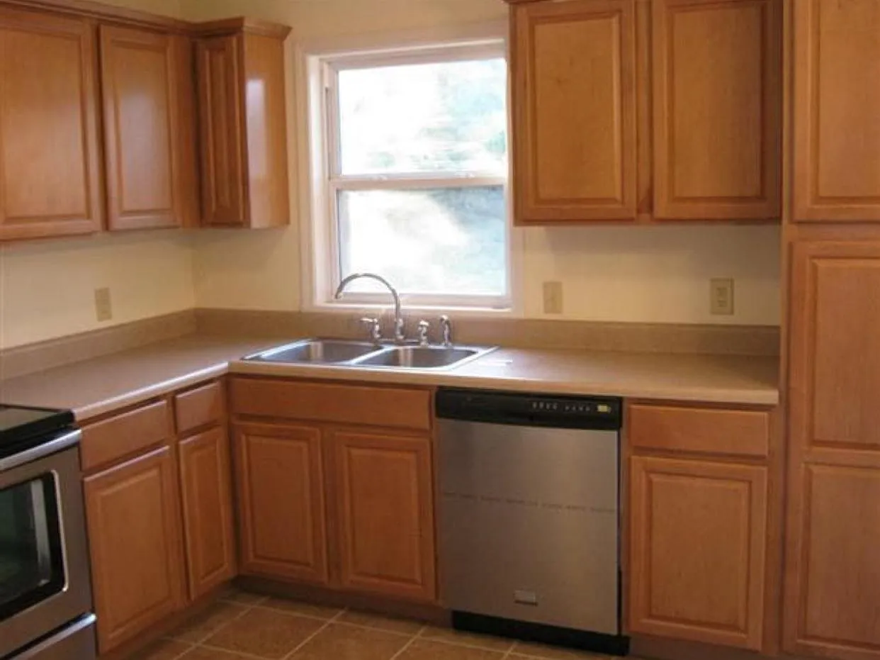 3 bed, 1008 sqft, $1,100 — Photo 3