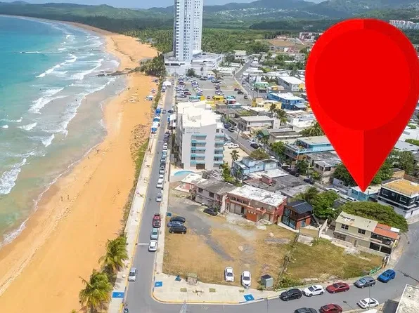 Veve Calzada #4, Luquillo, PR 00773