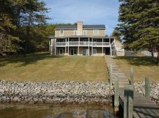 212 Park Shores Cir, Moneta, VA 24121