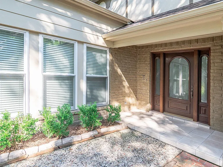 10 Coralvine Ct — Photo 6