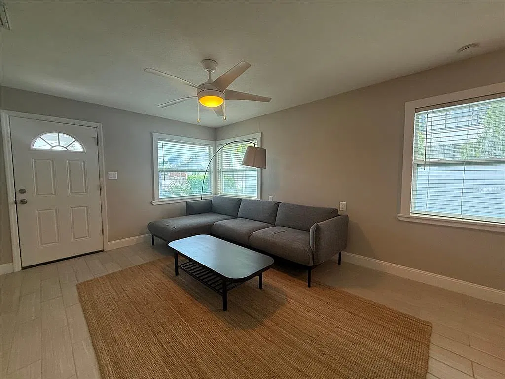 1 bed, 1.0 bath, 800 sqft, $1,800 — Photo 3