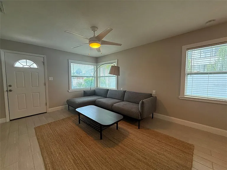 3200 W De Bazan Ave — Photo 46