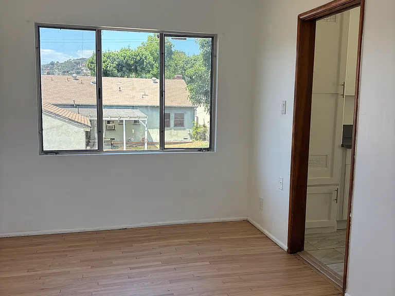 12321 Beverly Blvd — Photo 9