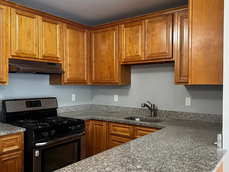 104 Luttgen Pl #5 — Photo 6
