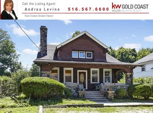 10 Beach Rd, Great Neck, NY 11023