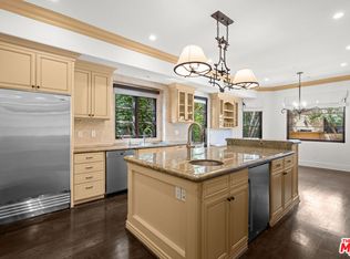 305 N Palm Dr, Beverly Hills, CA 90210