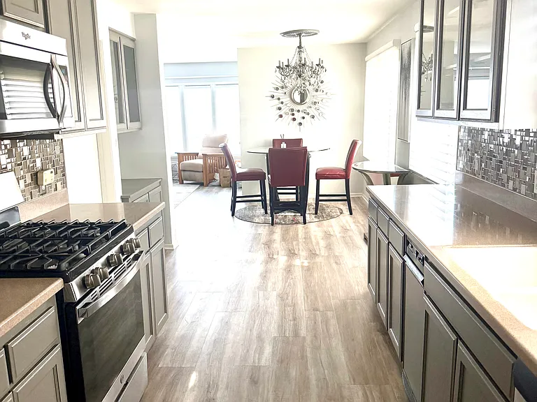 2301 N Poinsettia Ave — Photo 4