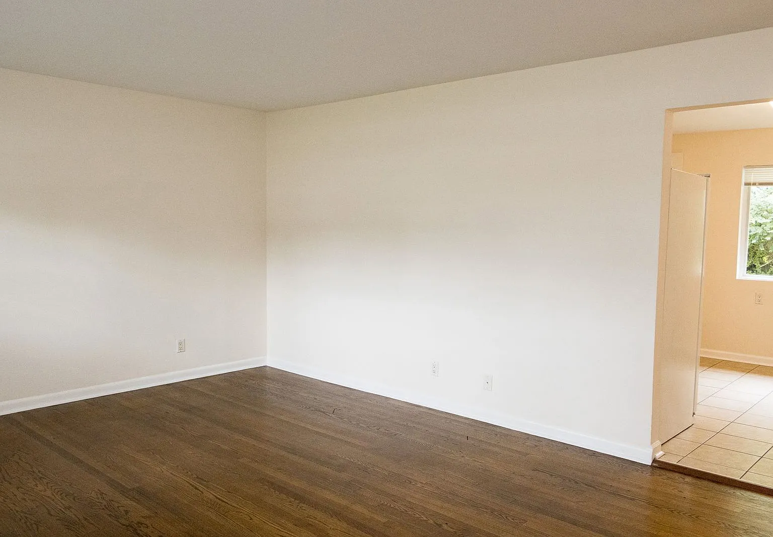 2 bed, 1.0 bath, 845 sqft, $1,195 — Photo 3