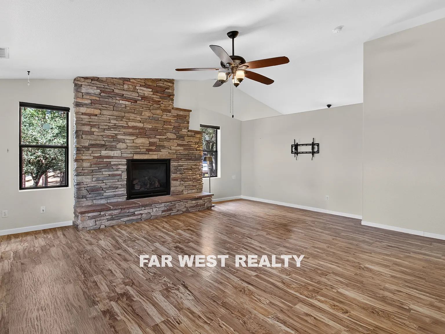 3 bed, 2386 sqft, $2,750 — Photo 4