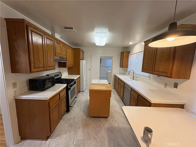 894 S Los Robles Ave — Photo 9