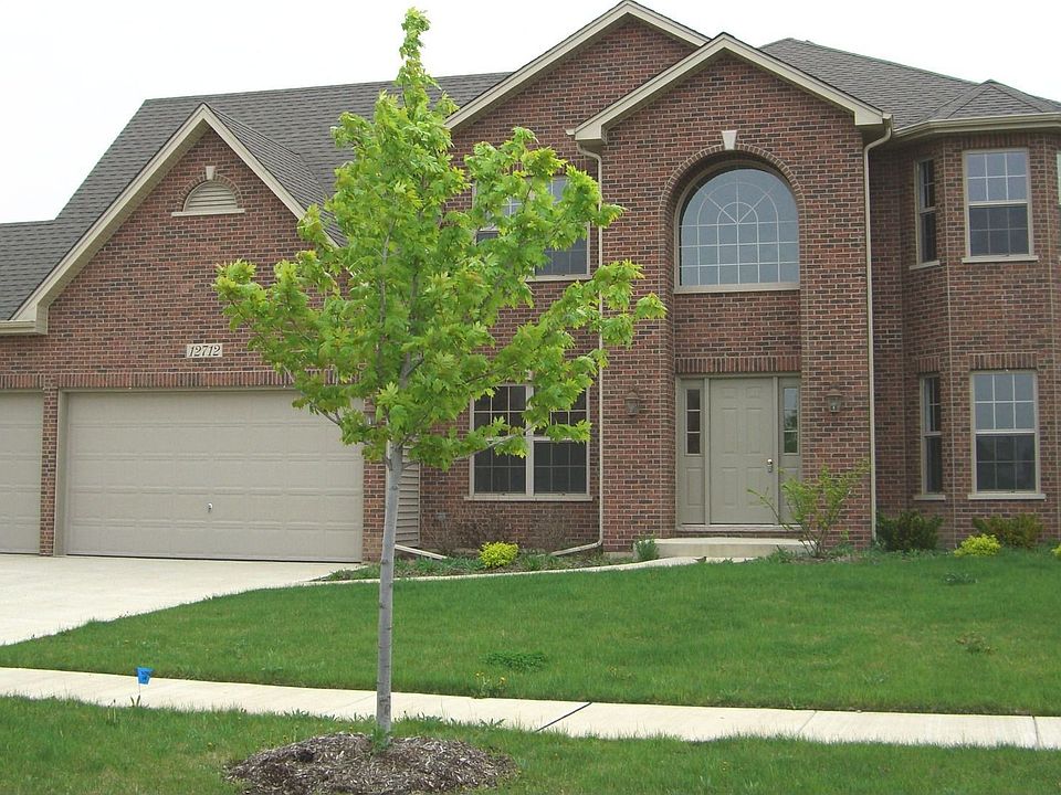 Grande Park Custom 4 Bedroom Home! Pool & Clubhouse Community!