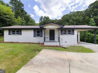 407 Blackberry Ln SE, Lindale, GA 30147