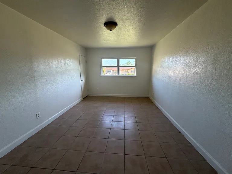 626 Edgedale Dr — Photo 30