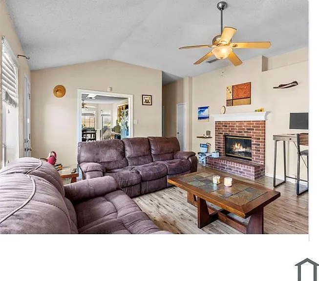 3 bed, 1318 sqft, $2,500 — Photo 3