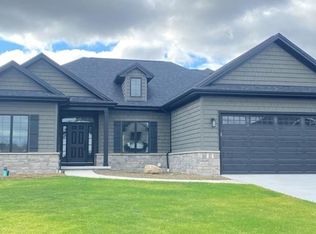 18 Richfield Rd, Williamsville, NY 14221