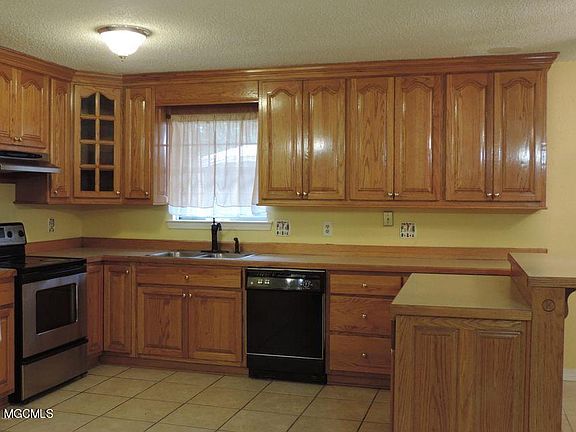 3rd image of 364 Cedar Dr
