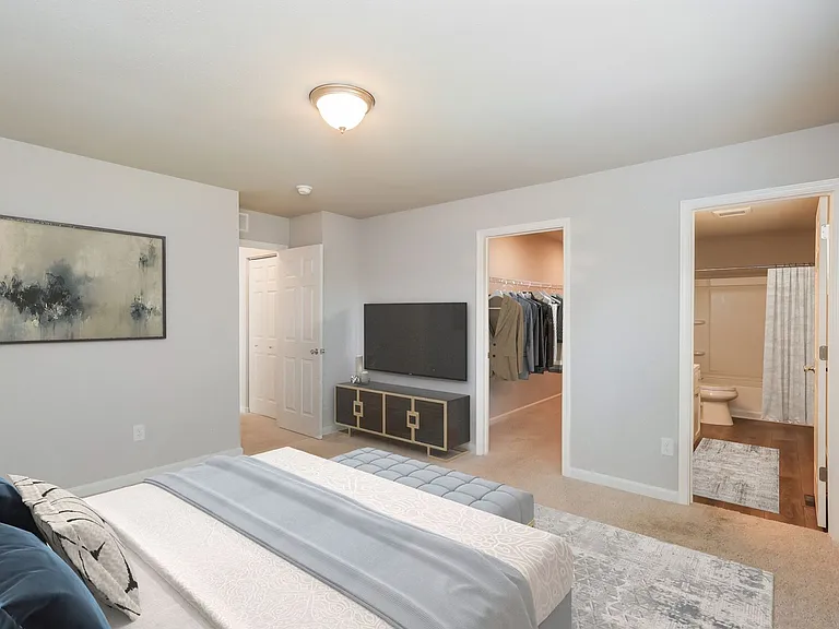 137 W Mason St — Photo 12