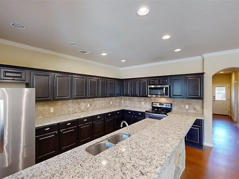 3007 Towers Pkwy — Photo 5