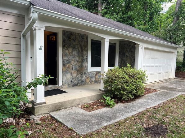 2705 Rhoanoke Dr, Duluth, GA 30096