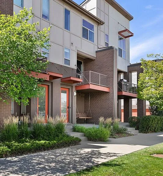 10334 E 29th Dr — Photo 3