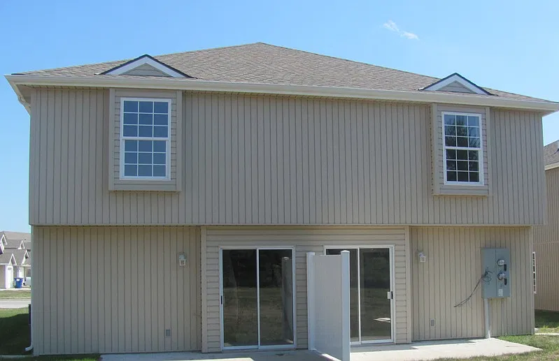 3 bed, 2.5 bath, 1400 sqft, $1,695 — Photo 2