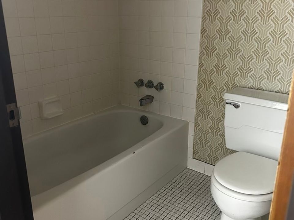 2nd image of 207 N 1st St #1