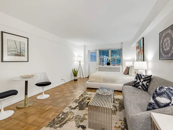 321 East 45th Street image 1 of 7