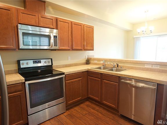 5th image of 394 NE Miramar Cir
